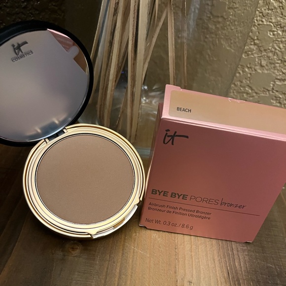 it Cosmetics Bye Bye Pores Bronzer Powder - Picture 1 of 10